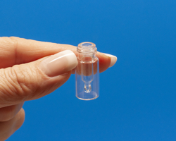 Clear Step R.A.M.™ 9mm Threaded Vial, 12x32mm, w/300µL Glass Insert