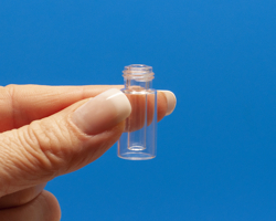 Clear Step R.A.M.™ 9mm Threaded Vial, 12x32mm, w/350µL Flanged Flat Bottom Insert