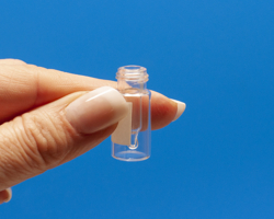 [4250-80209M1232] Clear Step R.A.M.™ 9mm Threaded Vial w/Marking Spot, 12x32mm, w/300µL Glass Insert